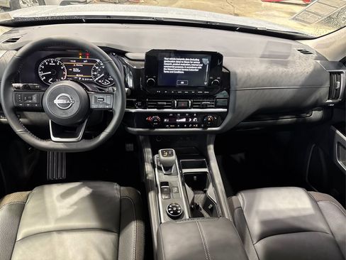New 2025 Nissan Pathfinder SL image 23