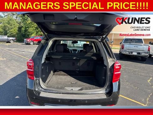 Used 2017 Chevrolet Equinox Premier w/ Enhanced Convenience Package AWD/4WD image 24