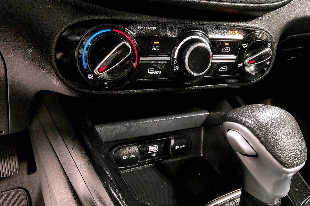 Used 2025 Kia Soul LX w/ LX Technology Package FWD image 28