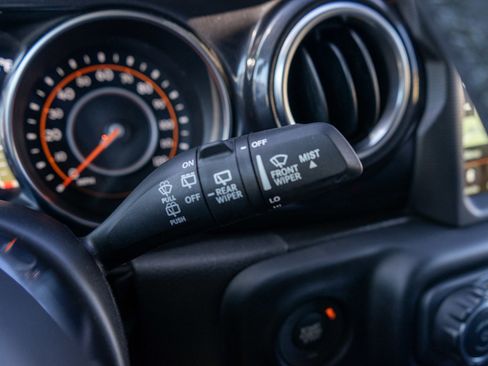 Used 2023 Jeep Wrangler Unlimited Sahara image 28