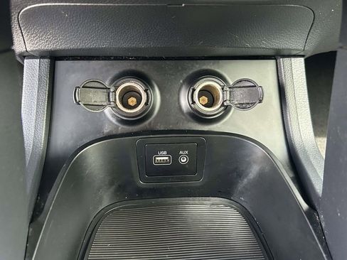 Used 2017 Hyundai Santa Fe SE FWD image 24