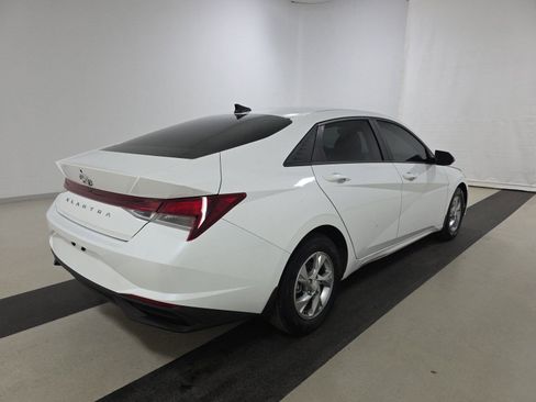 Used 2022 Hyundai Elantra SE FWD image 6