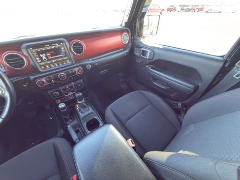 Used 2022 Jeep Gladiator Rubicon w/ Cold Weather Group image 17