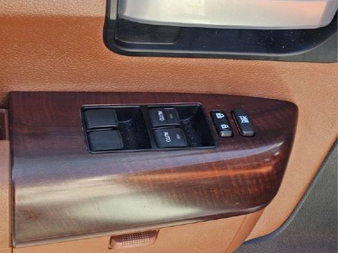 Used 2016 Toyota Sequoia Platinum AWD/4WD image 31
