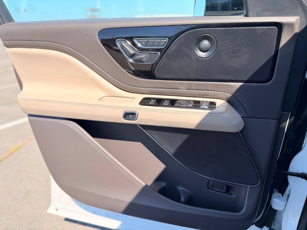 Used 2020 Lincoln Aviator Reserve w/ Equipment Group 201A AWD/4WD image 21