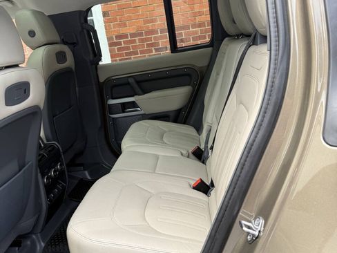 Used 2022 Land Rover Defender 110 SE AWD/4WD image 16