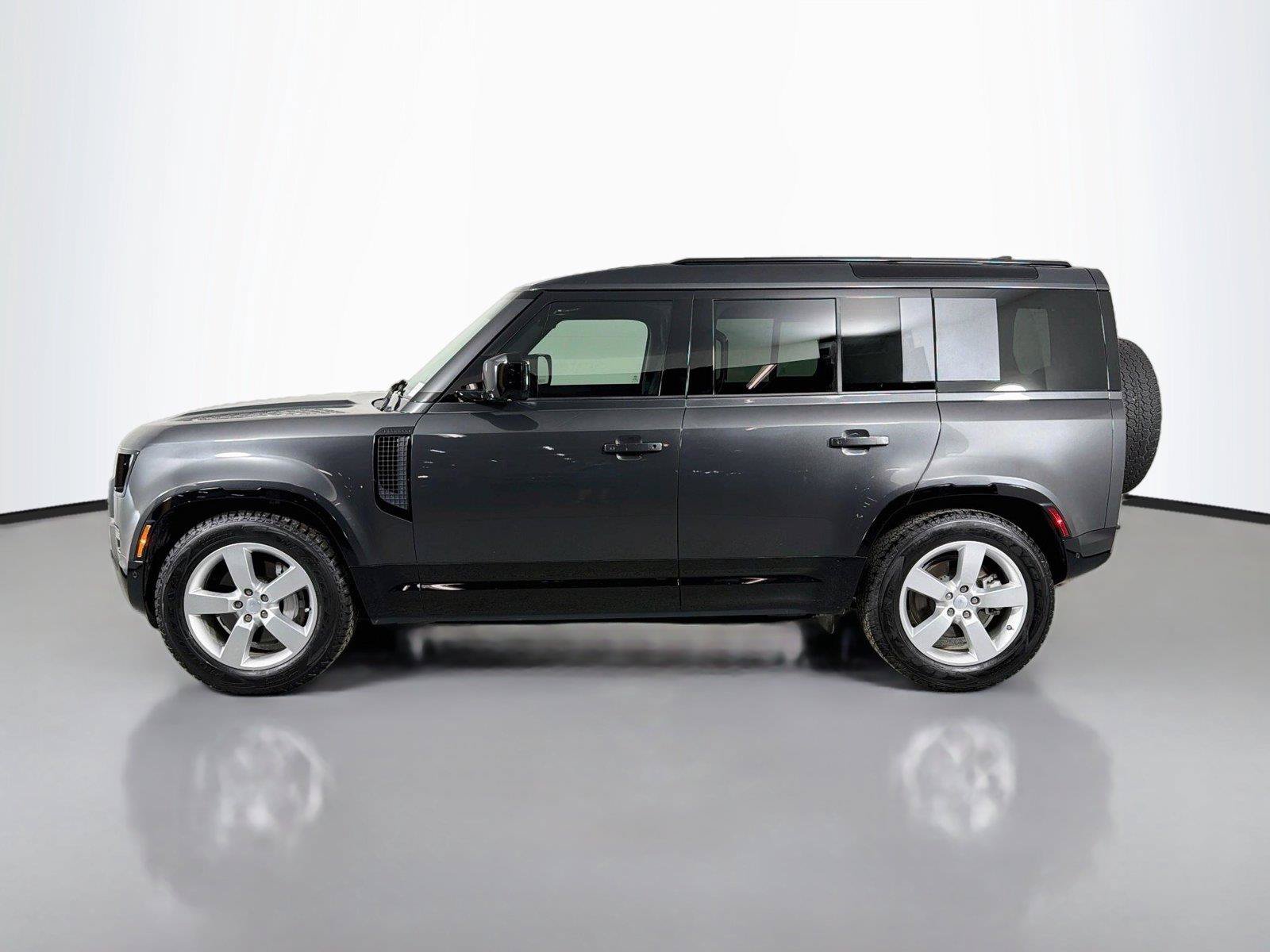 Certified 2025 Land Rover Defender 110 X-Dynamic SE AWD/4WD image 8