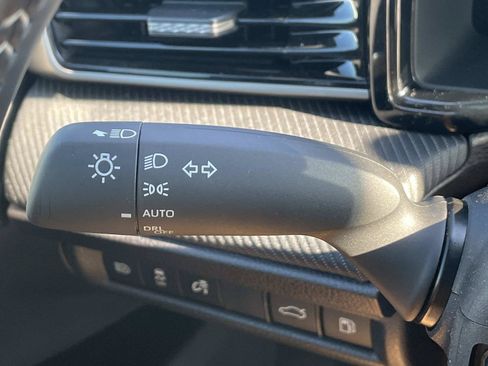 Used 2025 Toyota Camry SE FWD image 25