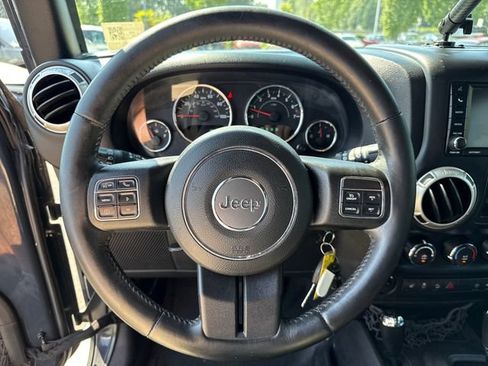 Used 2016 Jeep Wrangler Unlimited Sahara w/ Connectivity Group AWD/4WD image 11