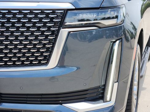 Used 2021 Cadillac Escalade Premium Luxury w/ LPO, Illumination Package AWD/4WD image 10