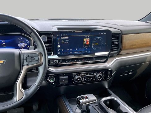Certified 2022 Chevrolet Silverado 1500 High Country w/ High Country Premium Package AWD/4WD image 7