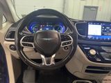 Used 2021 Chrysler Pacifica Touring-L image 6