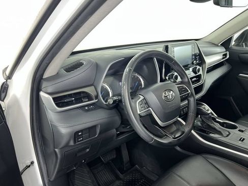 Used 2022 Toyota Highlander XLE AWD/4WD image 10