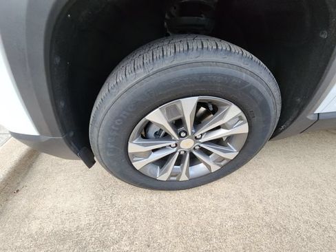 Used 2026 Chevrolet Equinox LT FWD image 9