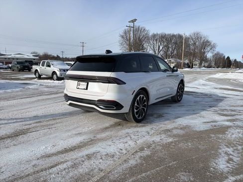 Used 2025 Lincoln Nautilus Reserve image 7