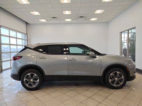 Used 2025 Chevrolet Blazer LT image 2