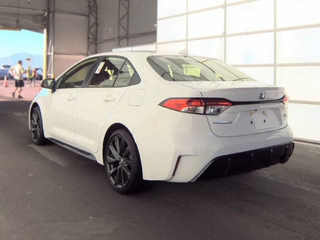 Used 2024 Toyota Corolla SE w/ SE Package FWD image 3
