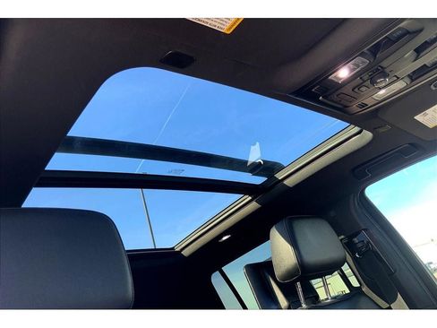 Used 2022 Chevrolet Suburban Z71 w/ Z71 Off-Road Package image 23