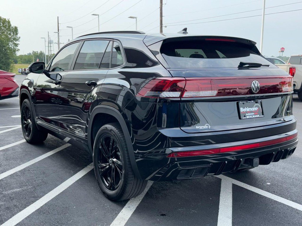 Used 2025 Volkswagen Atlas Cross Sport SEL R-Line AWD/4WD image 8