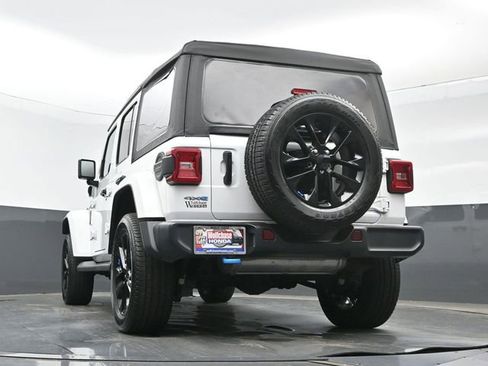 Used 2023 Jeep Wrangler Unlimited Sahara w/ Cold Weather Group AWD/4WD image 21