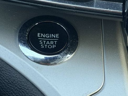 Used 2023 Ford Explorer XLT w/ Equipment Group 202A RWD image 19