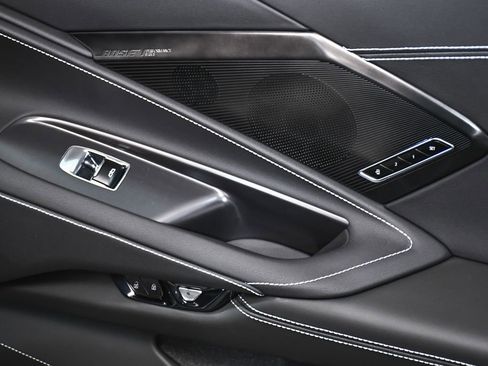 Used 2024 Chevrolet Corvette Stingray Preferred Conv w/ Z51 Performance Package RWD image 17