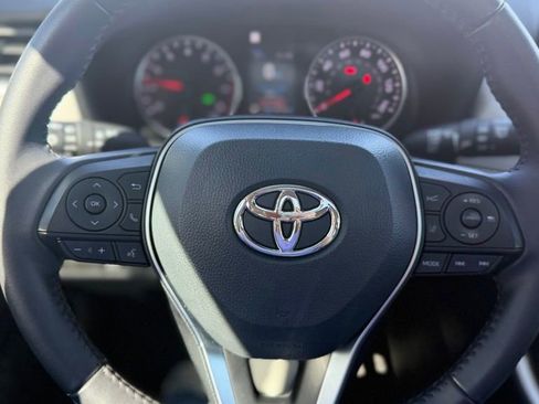 Used 2022 Toyota RAV4 XLE Premium image 24