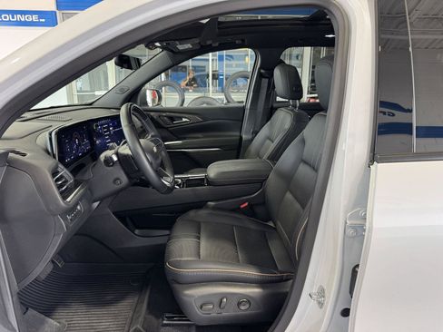 Used 2025 Chevrolet Traverse High Country w/ LPO, Floor Liner Package AWD/4WD image 8
