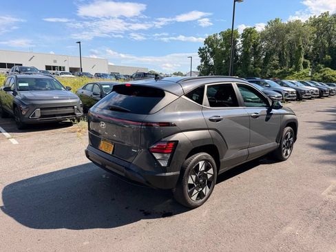 Used 2024 Hyundai Kona SEL AWD/4WD image 3