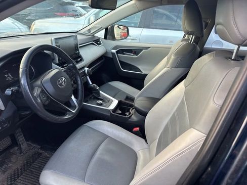 Used 2019 Toyota RAV4 Limited image 11