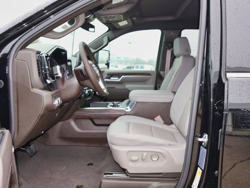 New 2026 GMC Sierra 2500 SLT w/ SLT Premium Package image 8