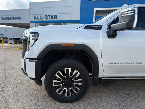 Used 2024 GMC Sierra 2500 Denali Ultimate w/ Max Trailering Package AWD/4WD image 2