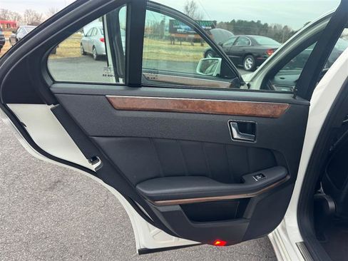 Used 2010 Mercedes-Benz E 350 4MATIC Sedan image 31