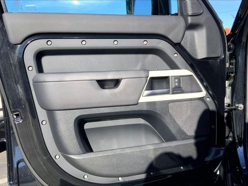 Used 2024 Land Rover Defender 110 S image 21