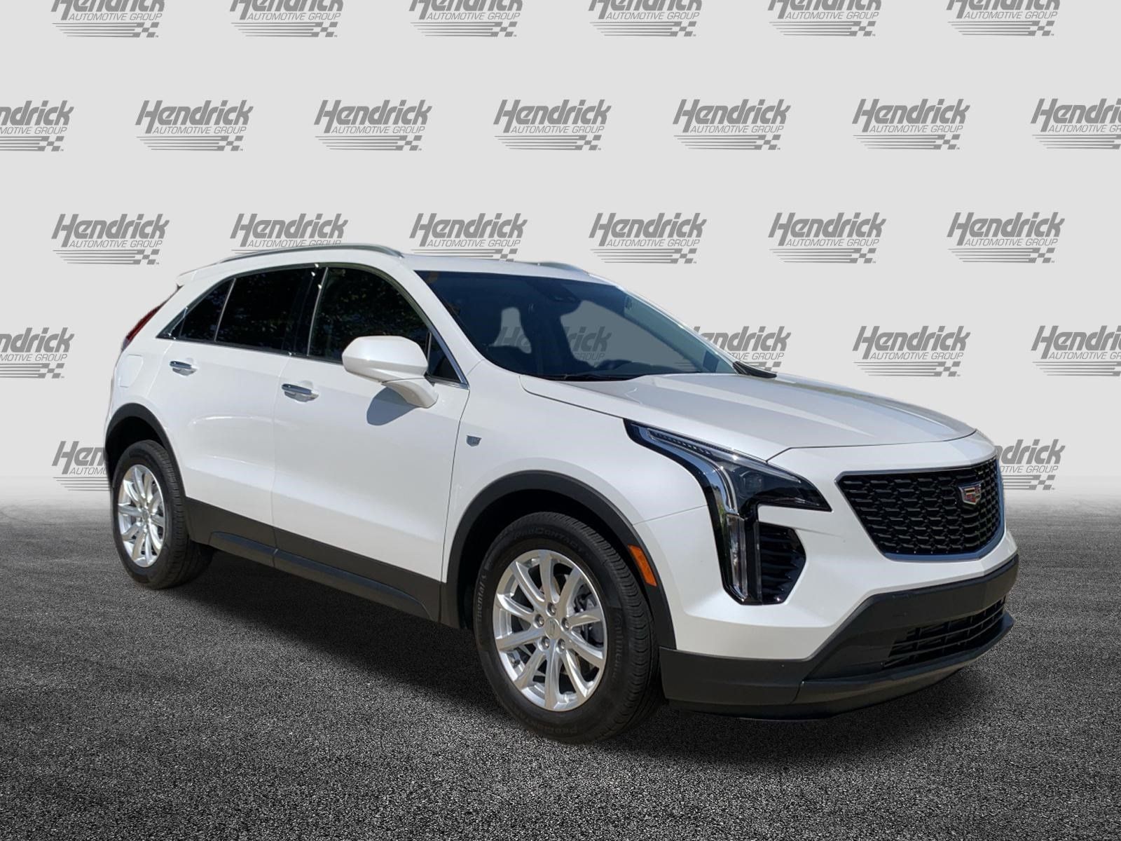 Used 2023 Cadillac XT4 Luxury w/ Cold Weather Package FWD image 2
