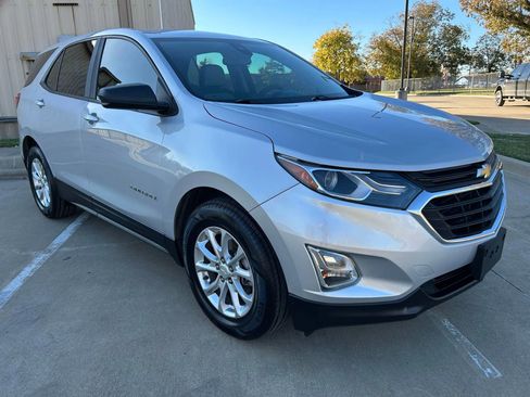 Used 2020 Chevrolet Equinox LS image 3