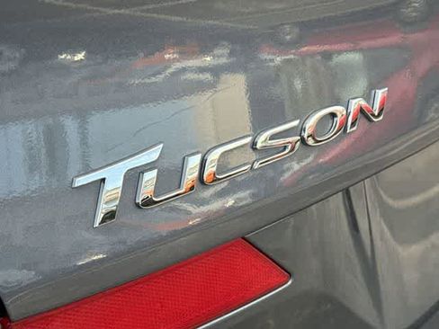 Used 2021 Hyundai Tucson SE w/ Cargo Package FWD image 12