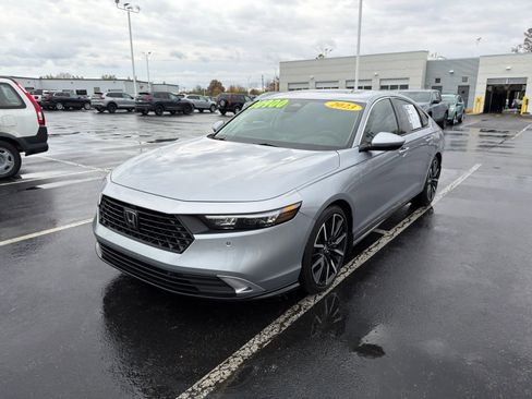 Used 2023 Honda Accord Touring image 2