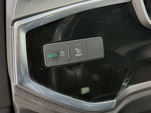 Used 2024 Audi Q3 2.0T Premium image 17