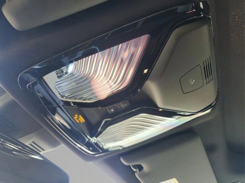 Used 2025 BMW 330i Sedan w/ M Sport Package image 33