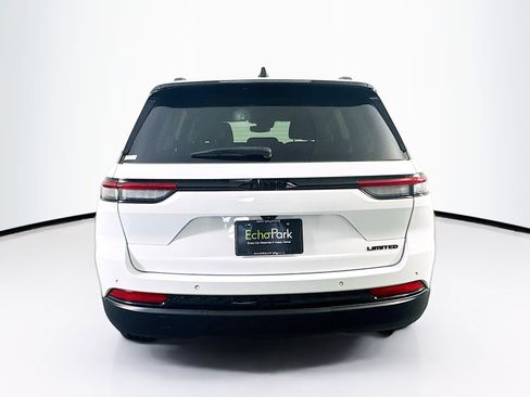 Used 2023 Jeep Grand Cherokee Limited w/ Black Appearance Package image 7