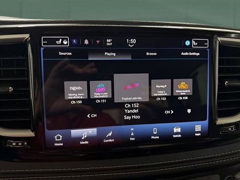 Used 2024 Chrysler Pacifica Select image 23