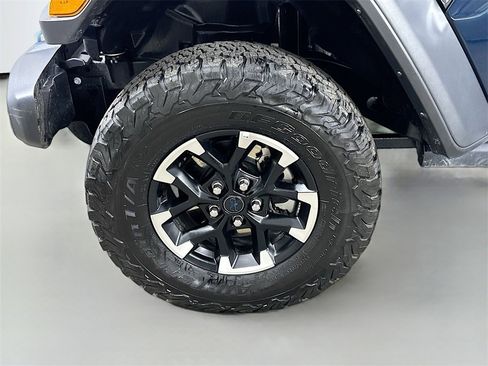 Used 2025 Jeep Wrangler Unlimited Rubicon 4xe w/ Technology Group image 8