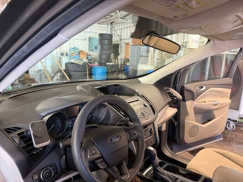 Used 2017 Ford Escape SE AWD/4WD image 34