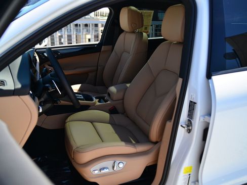 New 2026 Porsche Macan image 5