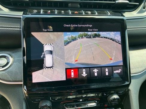 Certified 2023 Jeep Grand Cherokee Limited w/ Luxury Tech Group II AWD/4WD image 20