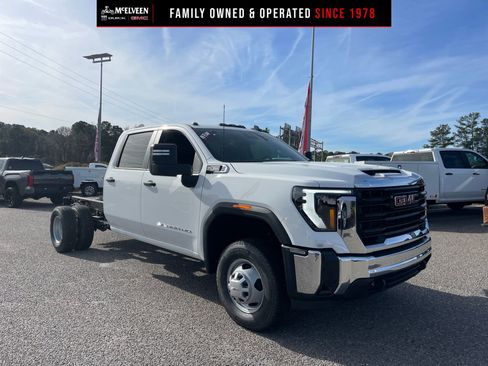 New 2026 GMC Sierra 3500 Pro w/ Convenience Package AWD/4WD image 2