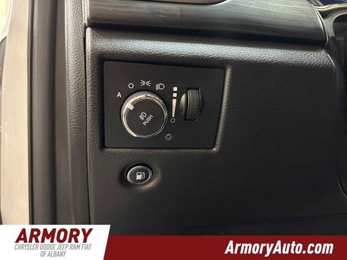 Used 2019 Jeep Grand Cherokee Laredo image 12