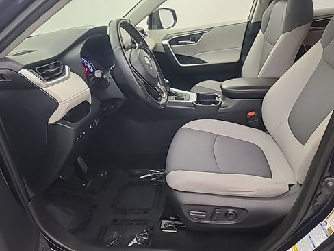 Used 2019 Toyota RAV4 XLE w/ Convenience Package AWD/4WD image 25