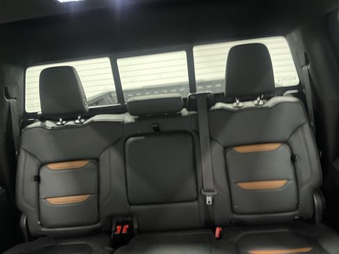 Used 2022 GMC Sierra 1500 AT4 w/ AT4 Preferred Package image 11